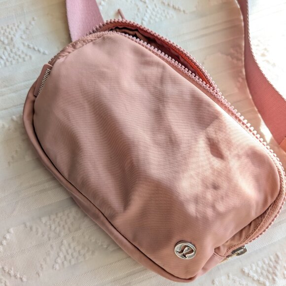 lululemon belt bag - Picture 2 of 3